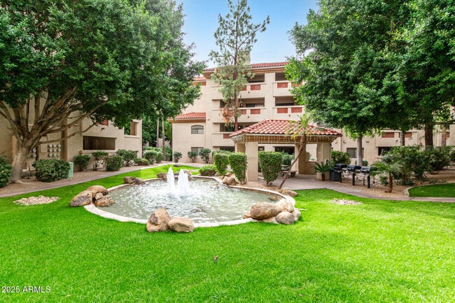 Building Photo - 5104 N 32nd St Unit 332