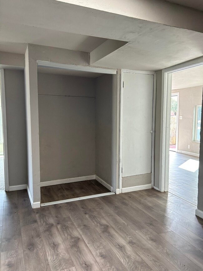 Photo - 210 W Blacklidge Dr