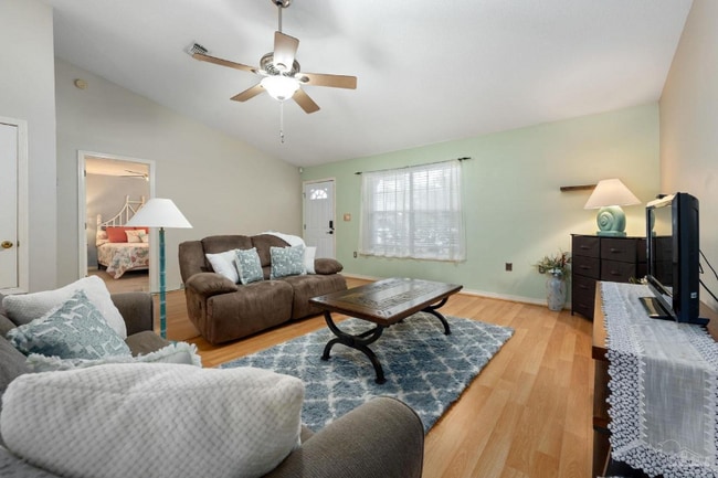 Photo - 3159 Hickory St