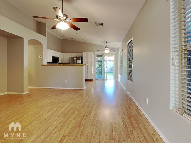 Photo - 1423 E Poncho Ln