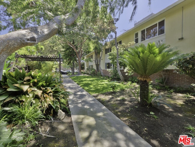 Building Photo - 1217 N Crescent Heights Blvd Unit D