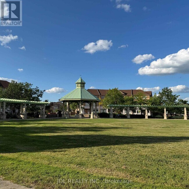 Photo - 10 Greensborough Village Cir