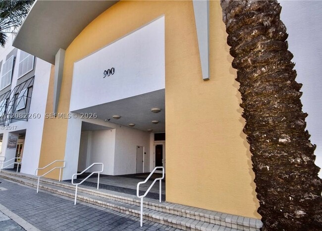 Photo - 900 SW 8th St Unit 808