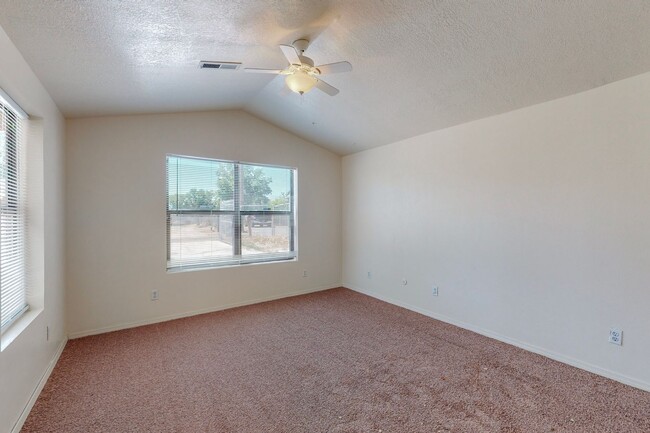 CLEAN CUTE SOUTH VALLEY 2 Bedroom 1 Bath - CLEAN CUTE SOUTH VALLEY 2 Bedroom 1 Bath House