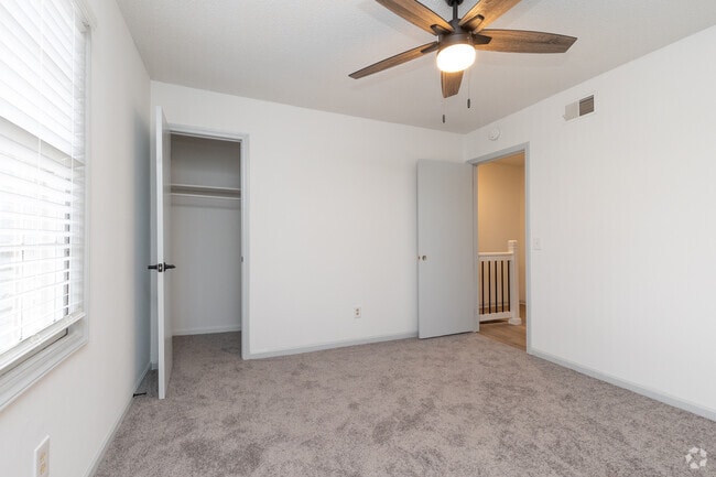 2BR, 1.5BA - 800SF - Bedroom
