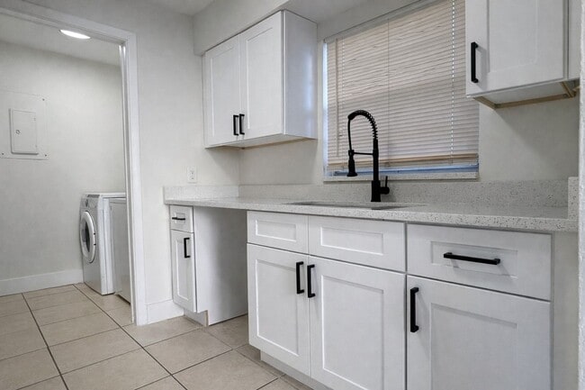 Photo - 4265 Desoto Ave Unidad -C