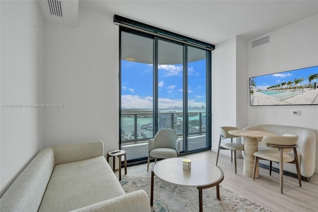 Photo - 580 72nd St Unidad 1808