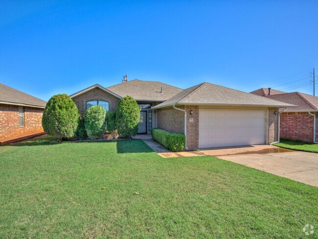 Building Photo - New In Moore Home Available now!