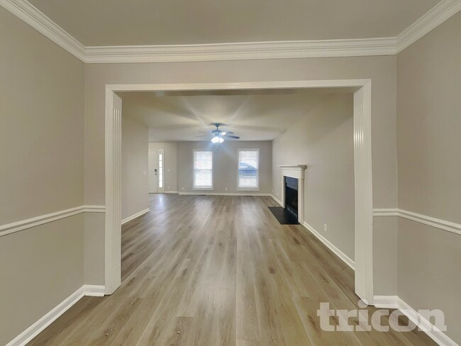 Photo - 155 Braxton Ln E