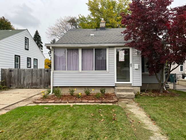 Photo - 715 Donald Ave