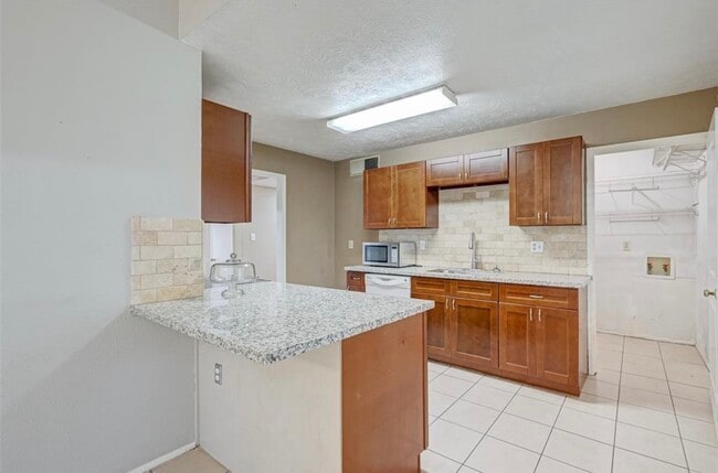 Photo - 16910 Cairngale St