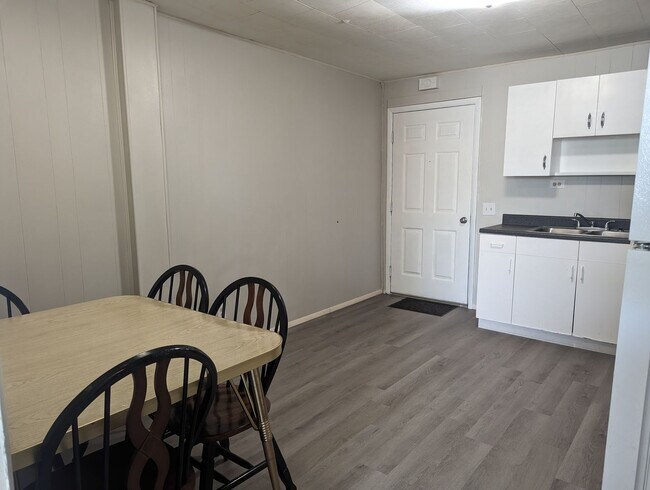 Photo - 2 BEDROOM UPSTAIRS FURNISHED APARTMENT Unit 106 E 3rd St Apt 6