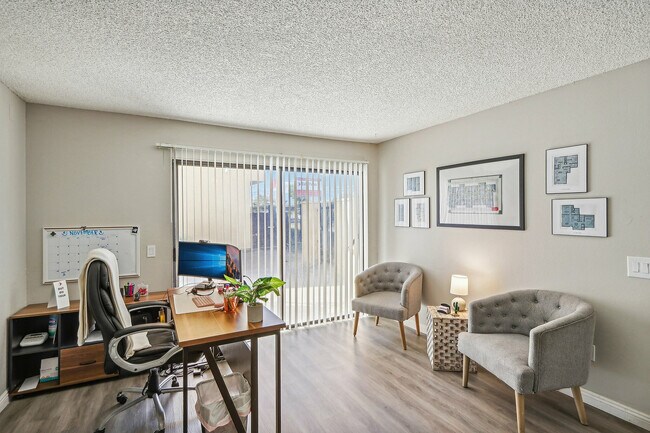 Leasing Office - Date Palms