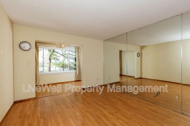 Photo - 401 Skyview Dr