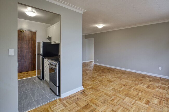 Photo - 1500 Eglinton Avenue West