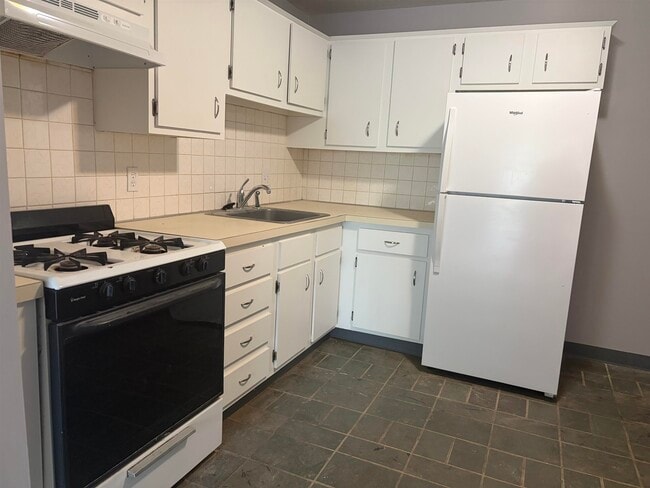 Building Photo - 128 Mammoth Rd Unit 21