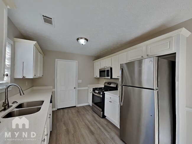 Photo - 301 Lacebark Ln