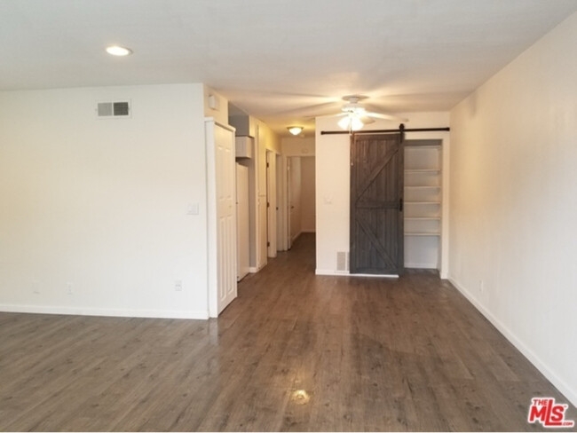 Photo - 28014 Robin Ave Condo