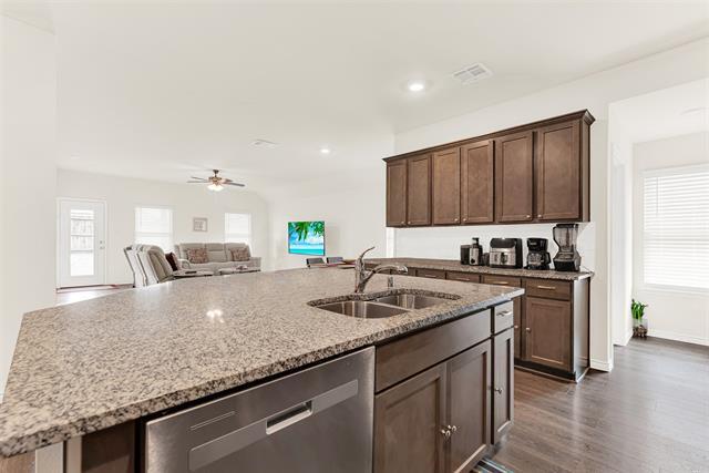Photo - 720 Willow View Way