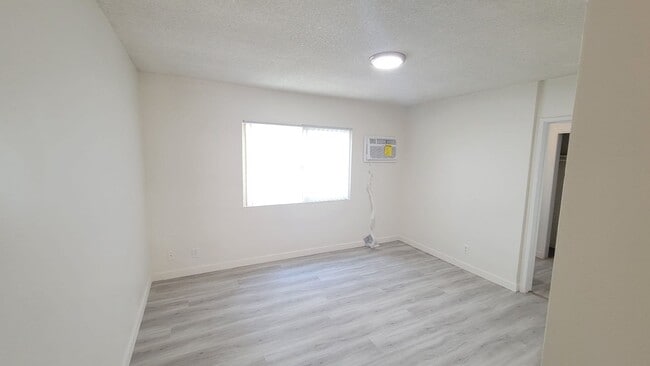 Photo - 13115 Oxnard St, Los Angeles, CA 91401 Unidad 15