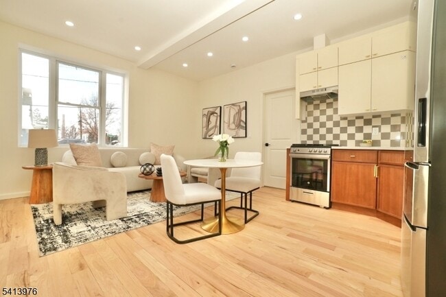 Building Photo - 15 Palisade Ave Unit 4