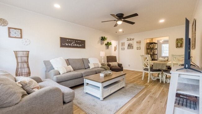 Building Photo - Solid brick duplex located in Forest Acres Rental