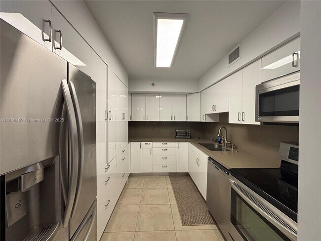 Photo - 3600 Mystic Pointe Dr Unidad 414
