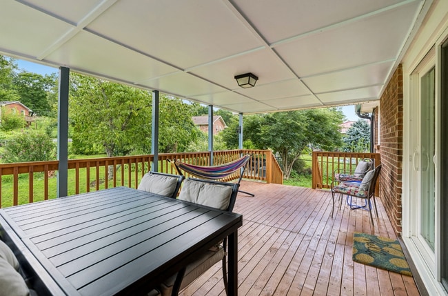 569 McMurray Dr
