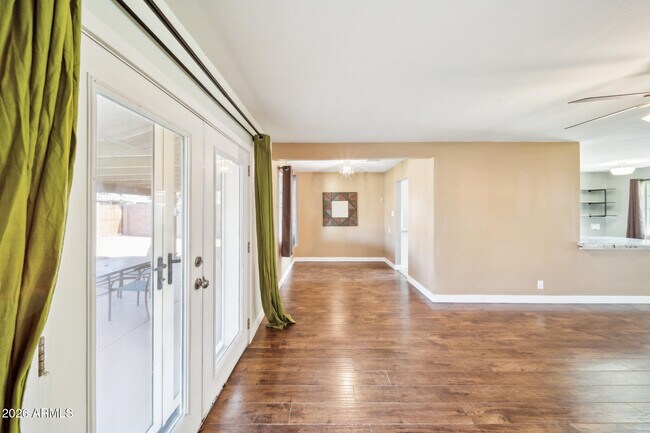 Photo - 2320 W Whitton Ave