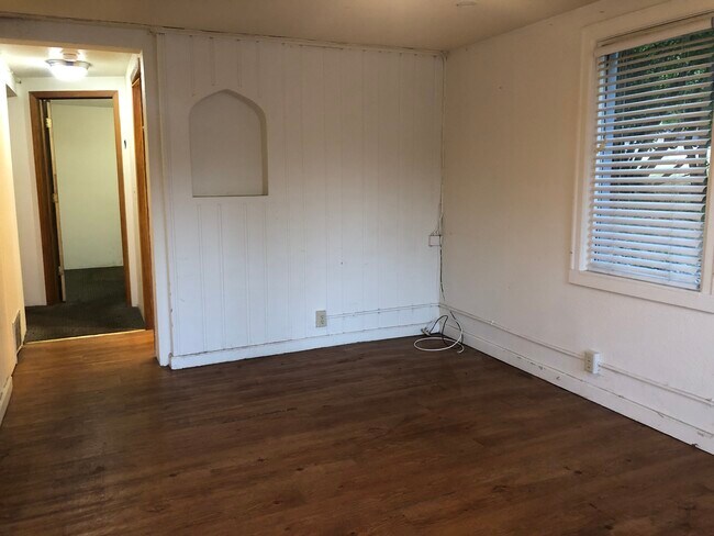 Photo - 603 NE Campus St