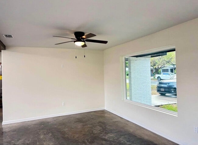 Photo - 2125 Camellia Ave