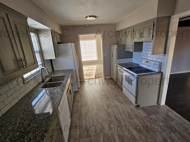 Photo - 1600 W Elm Terrace