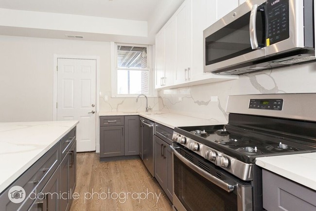 Building Photo - 2535-2537 N California Ave Unit 2 Rental