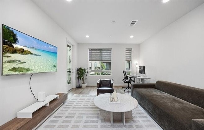 Building Photo - 2424 Nolita Unit 212