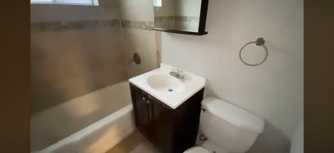 Photo - 1735 W Bryn Mawr Ave Unit 16