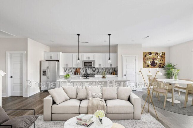 Photo - 656 Melville Dr