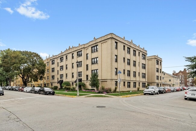 Building Photo - 6815 21st St Unit 901