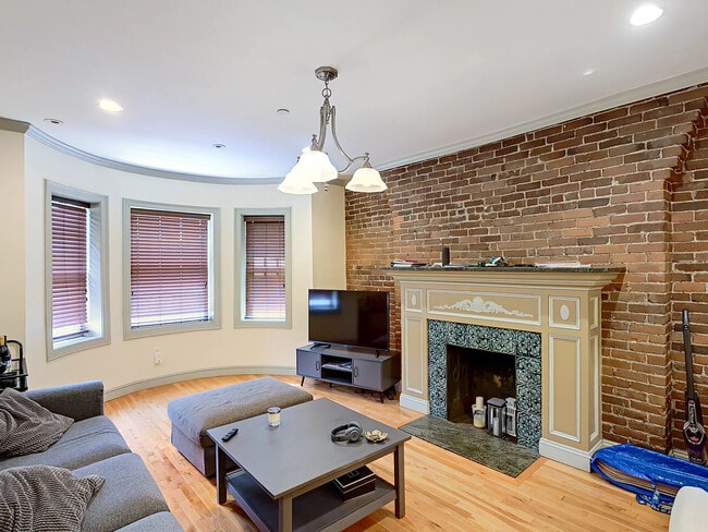 Photo - 531 Newbury St Unit 1