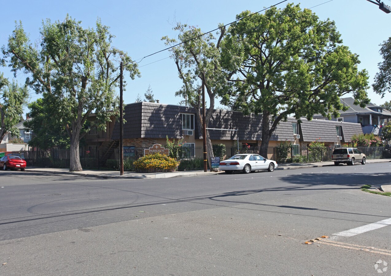 Parkside Apartments - Parkside Apartments