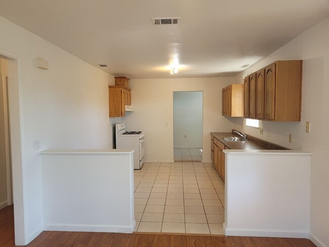 Photo - 585 South Ave