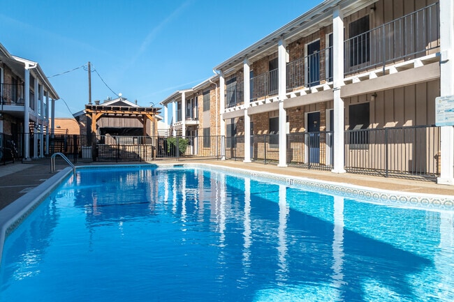 Swimming Pool - Twelve33 At Cavender