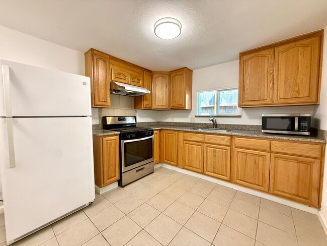 Building Photo - N Claremont Unit ADU (downstairs)