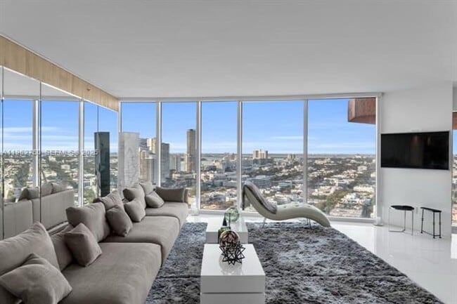 Photo - 300 South Pointe Dr Unit 300 S Pointe Dr 3105