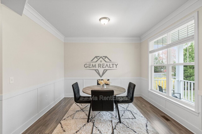 Photo - 102 Monroe St