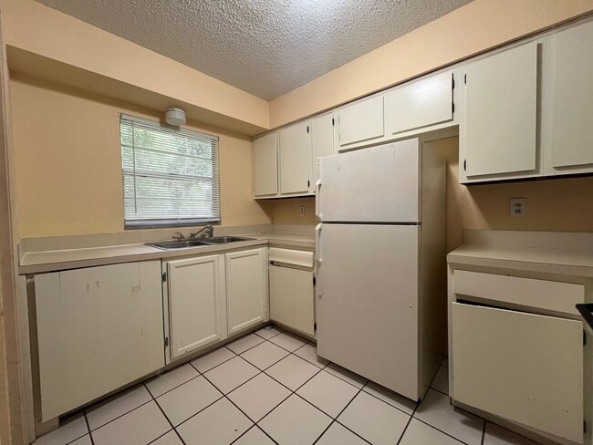 Photo - 2 bed/2 bath in Lakeland!