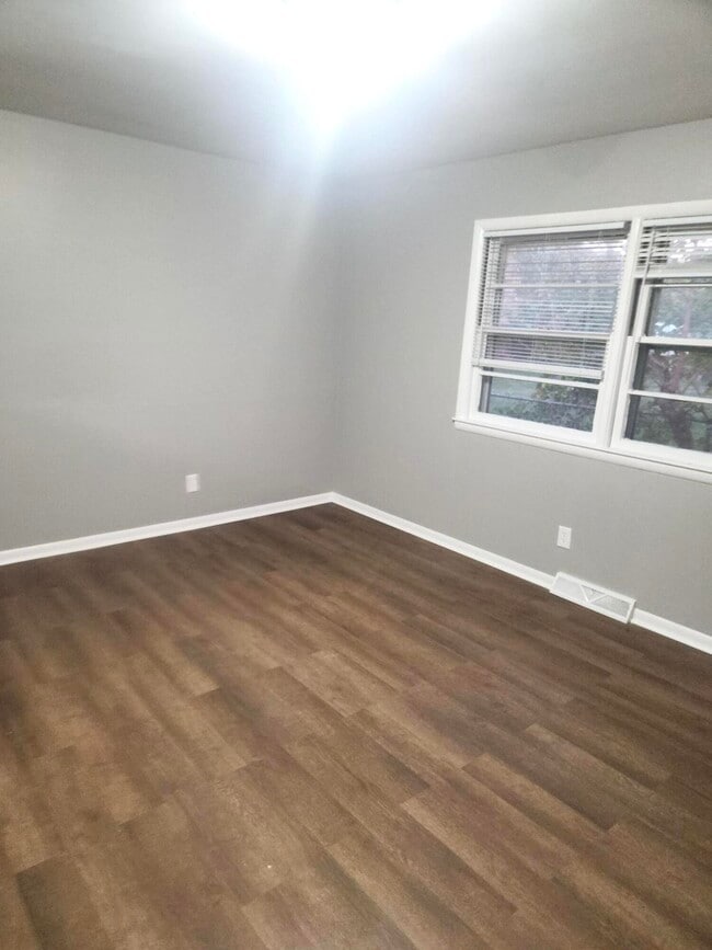 Photo - 425 Bryanwood Pkwy