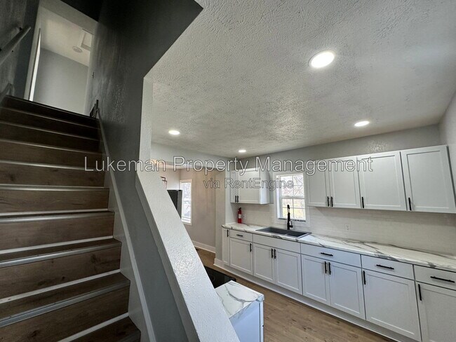 Photo - 215 E North St