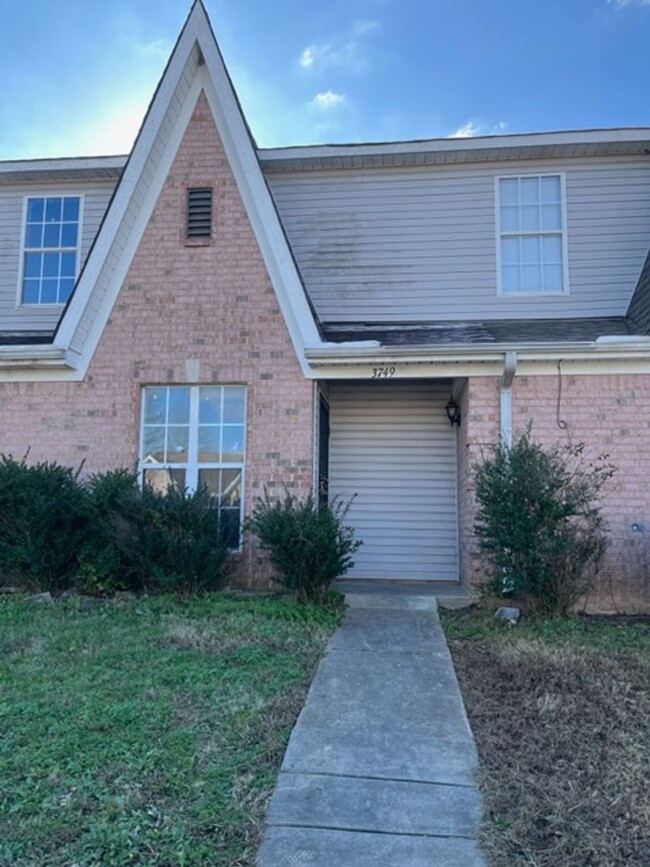 Renovated 3 Bedroom 2 Bath Townhouse for R... - Renovated 3 Bedroom 2 Bath Townhouse for R...