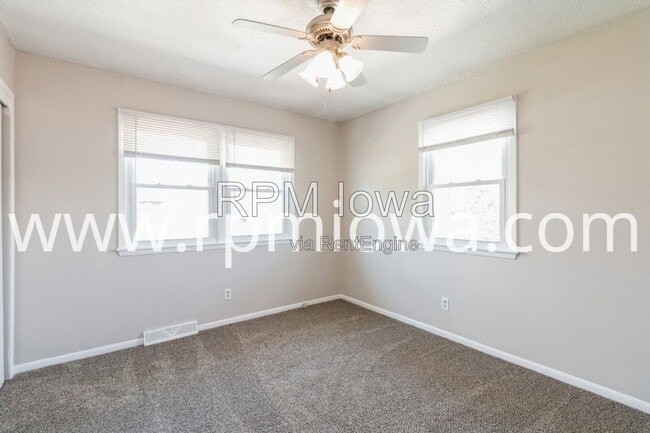 Photo - 215 NW Arlan Dr