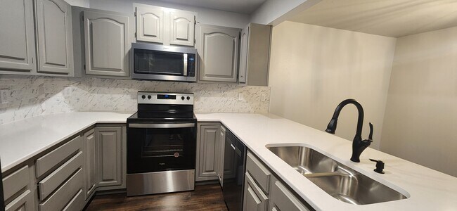 Photo - 3946 Fairway Hills Dr Unit 3946 Fairway Hills Drive